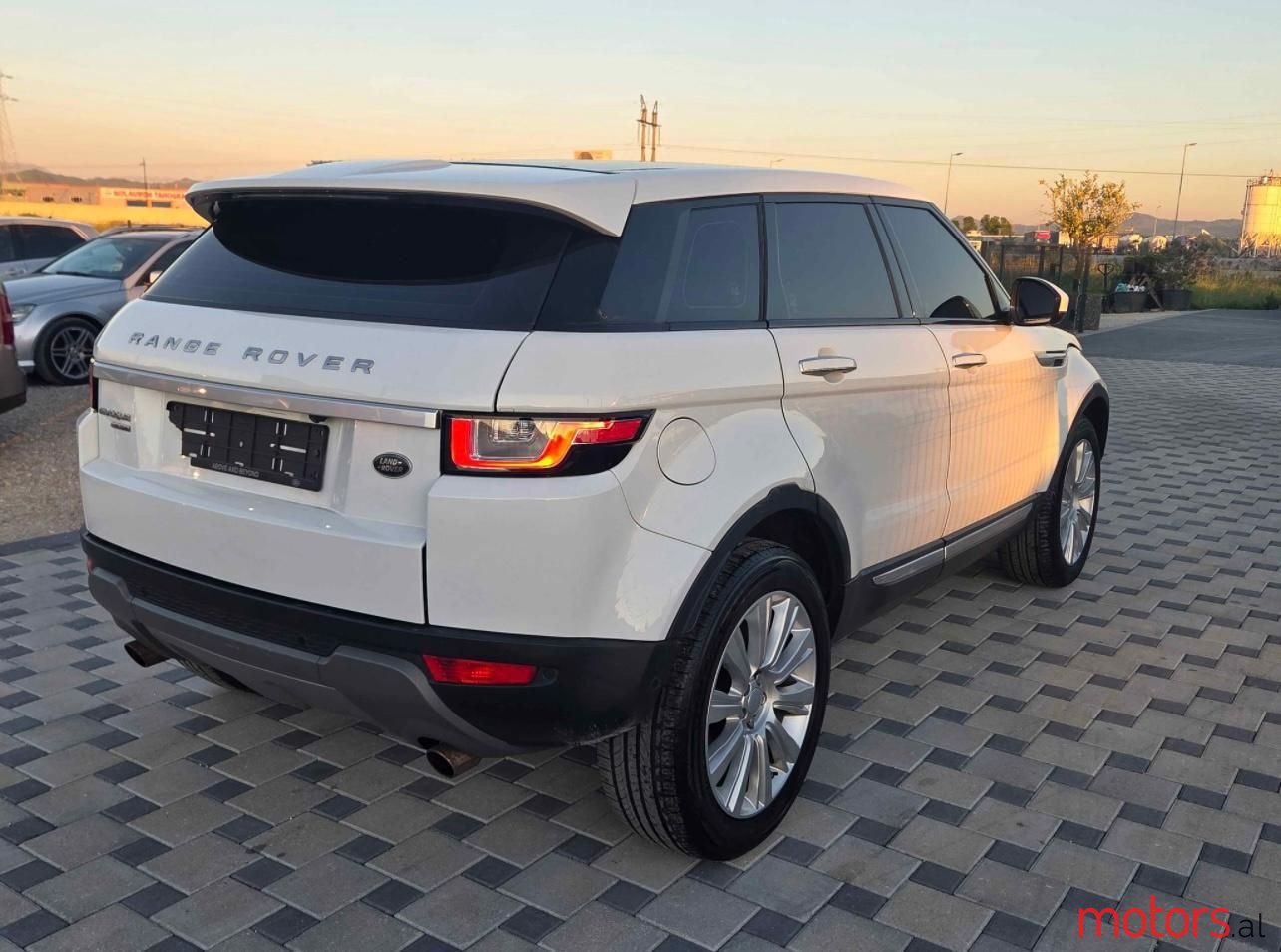 2016' Land Rover Range Rover Evoque photo #2