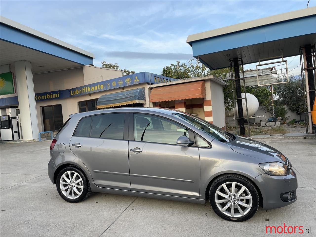 2009' Volkswagen Golf Plus photo #6