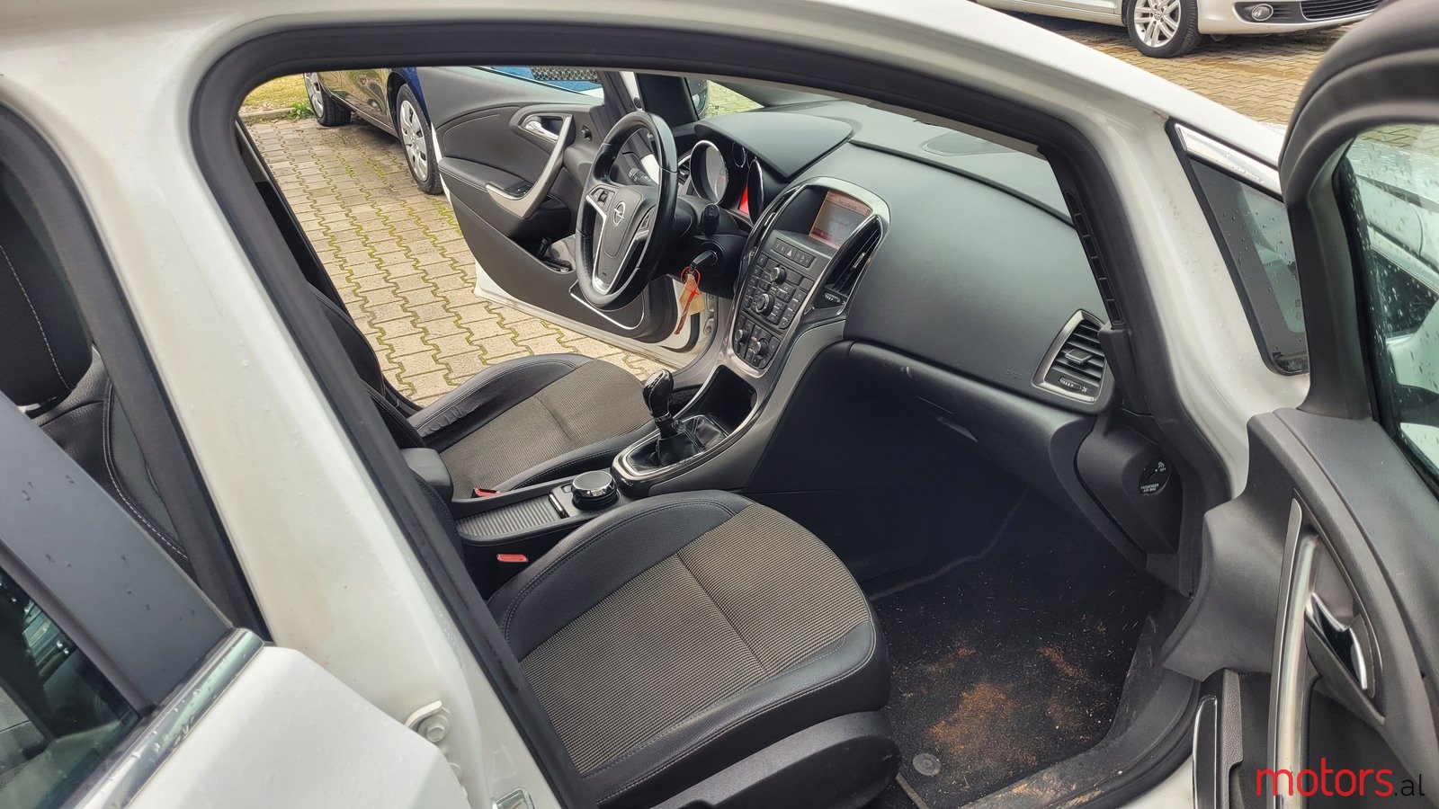 2010' Opel Astra photo #3