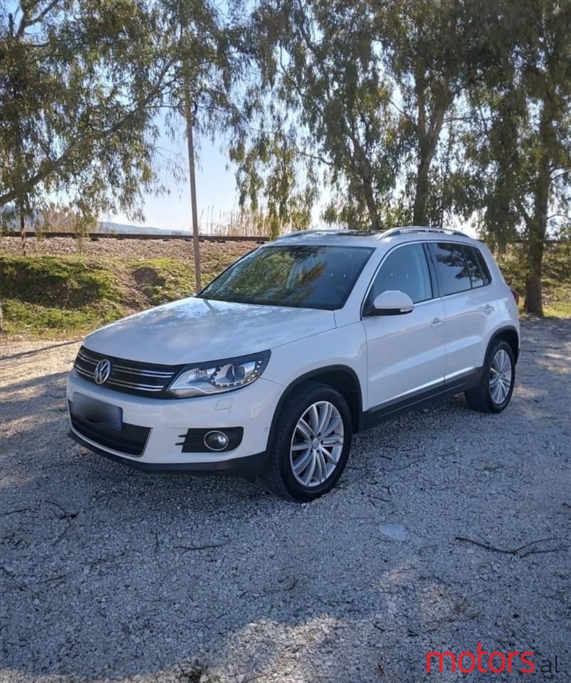 2015' Volkswagen Tiguan photo #1