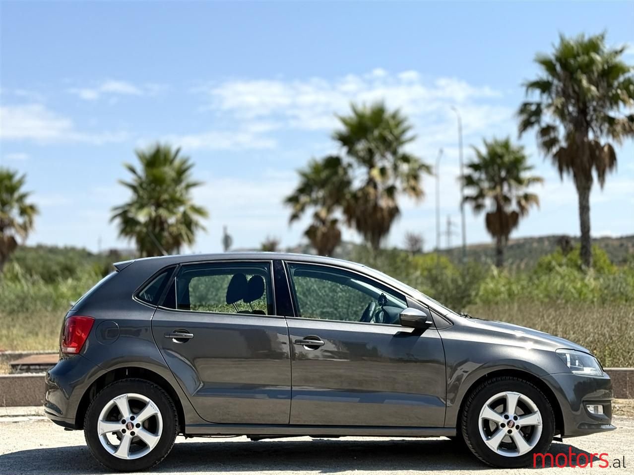 2011' Volkswagen Polo photo #6