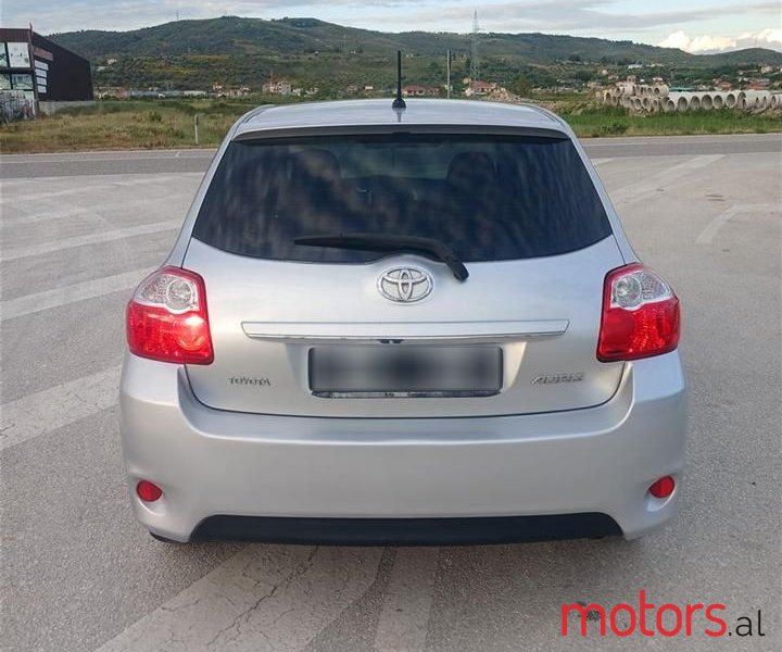 2012' Toyota Auris photo #6