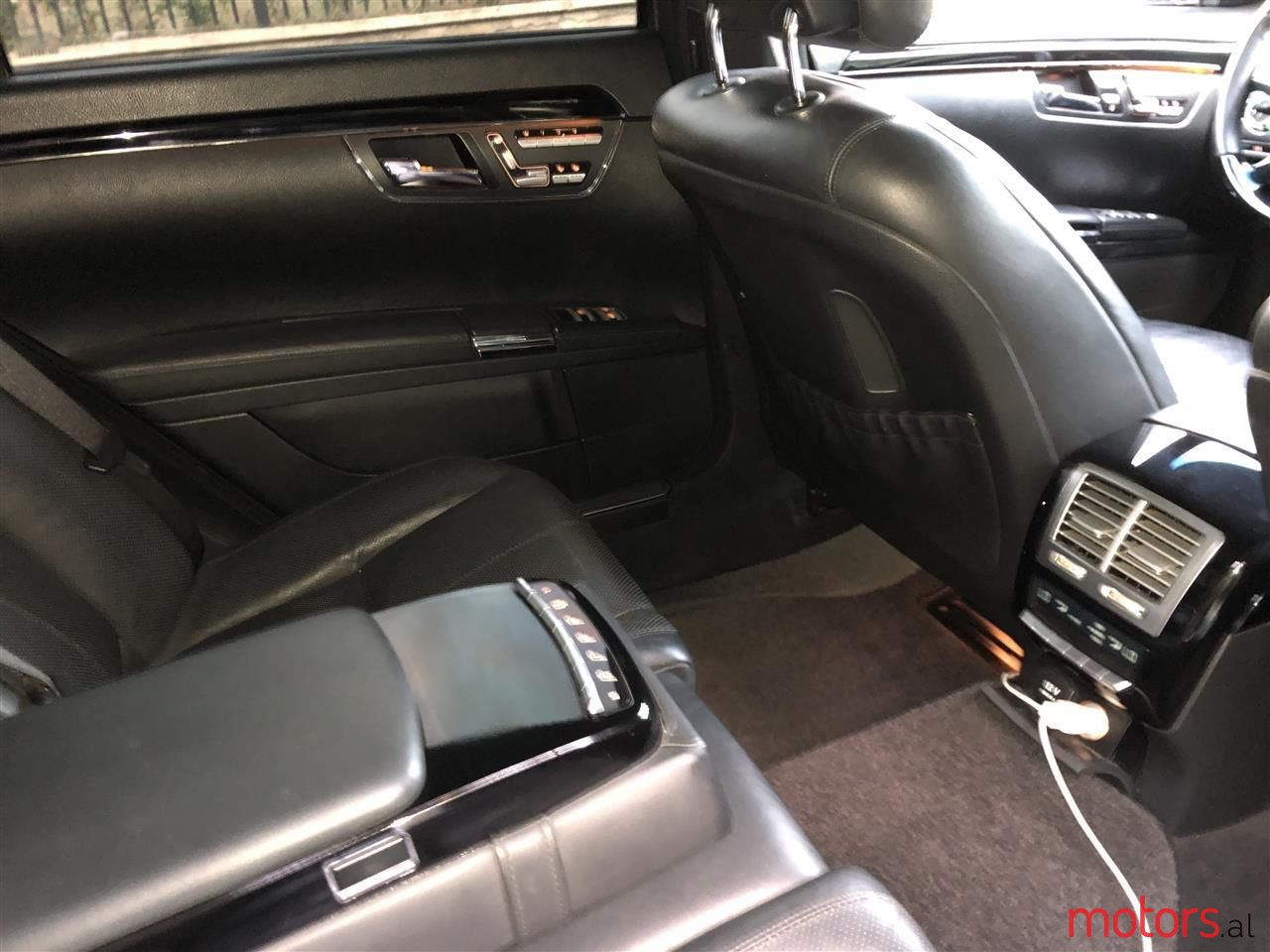 2008' Mercedes-Benz S 550 photo #5