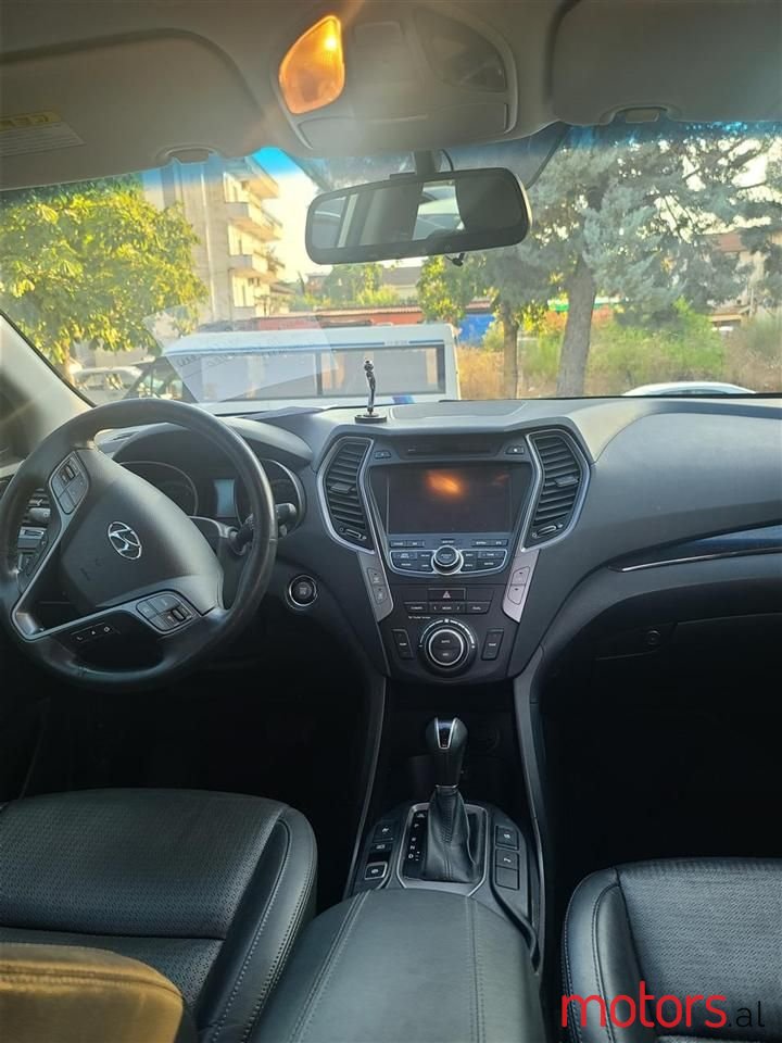 2013' Hyundai Santa Fe photo #3