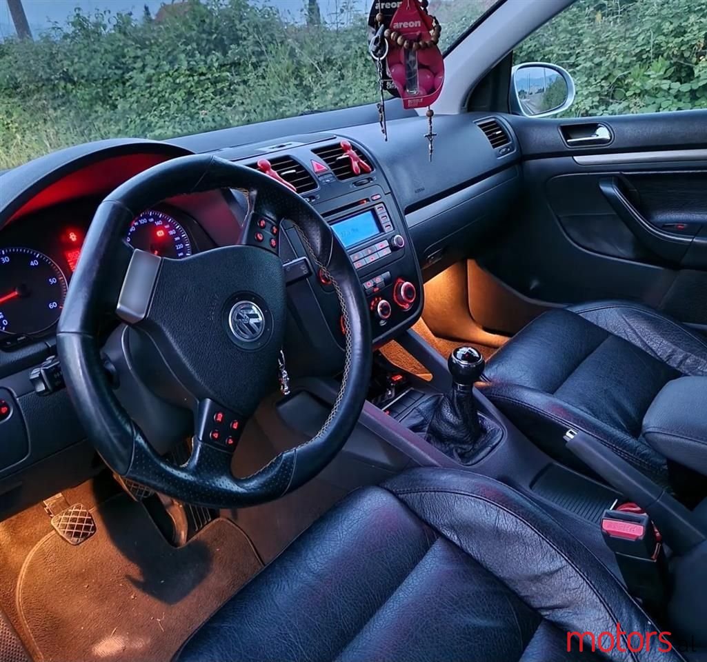 2005' Volkswagen Golf photo #3