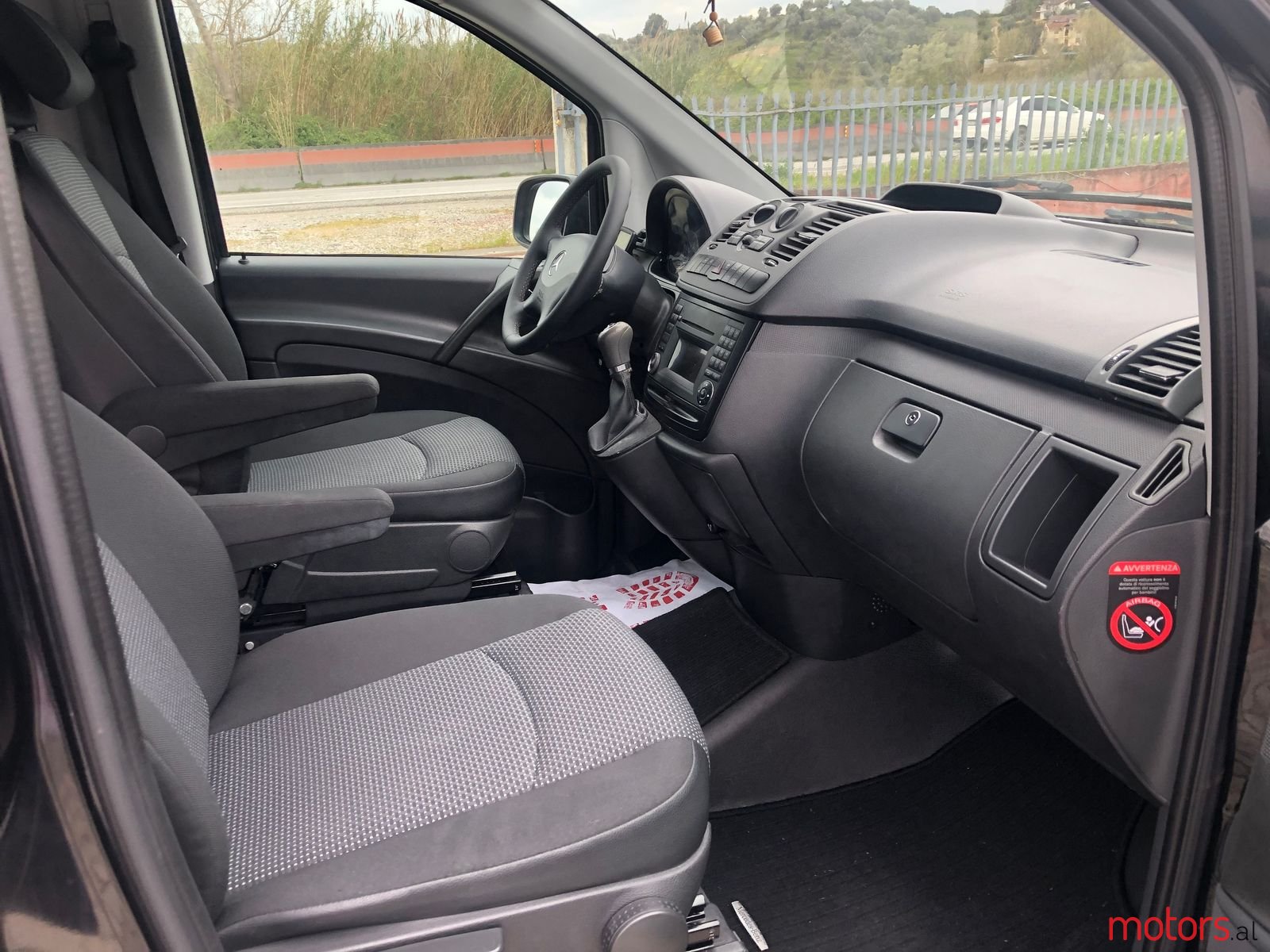 2013' Mercedes-Benz Viano photo #4