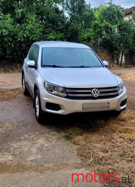 2014' Volkswagen Touareg photo #1