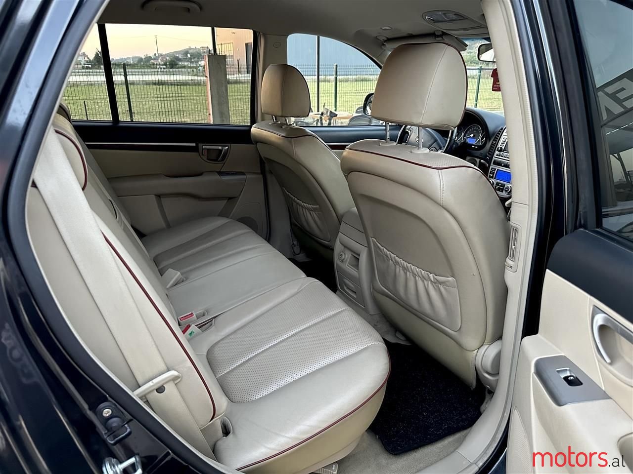 2008' Hyundai Santa Fe photo #5