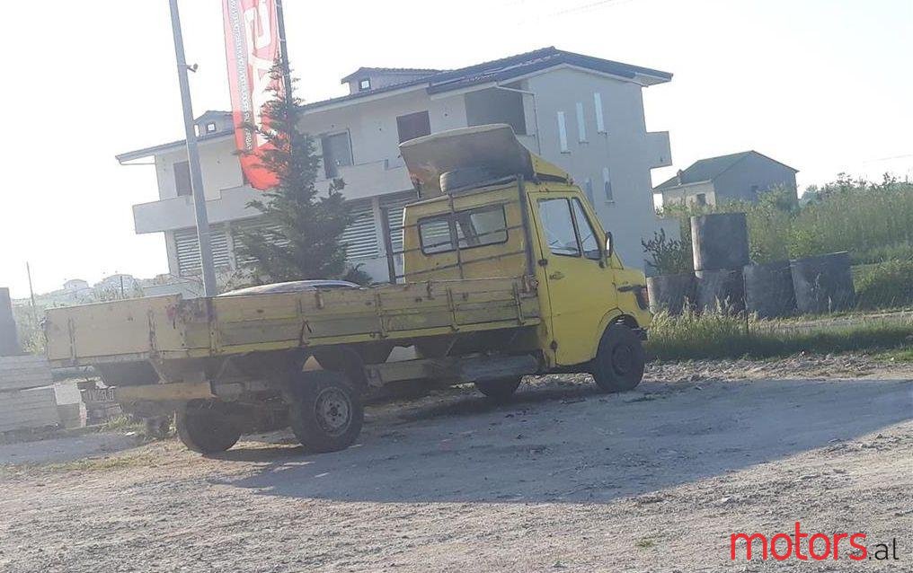 1986' Mercedes-Benz 220 photo #2