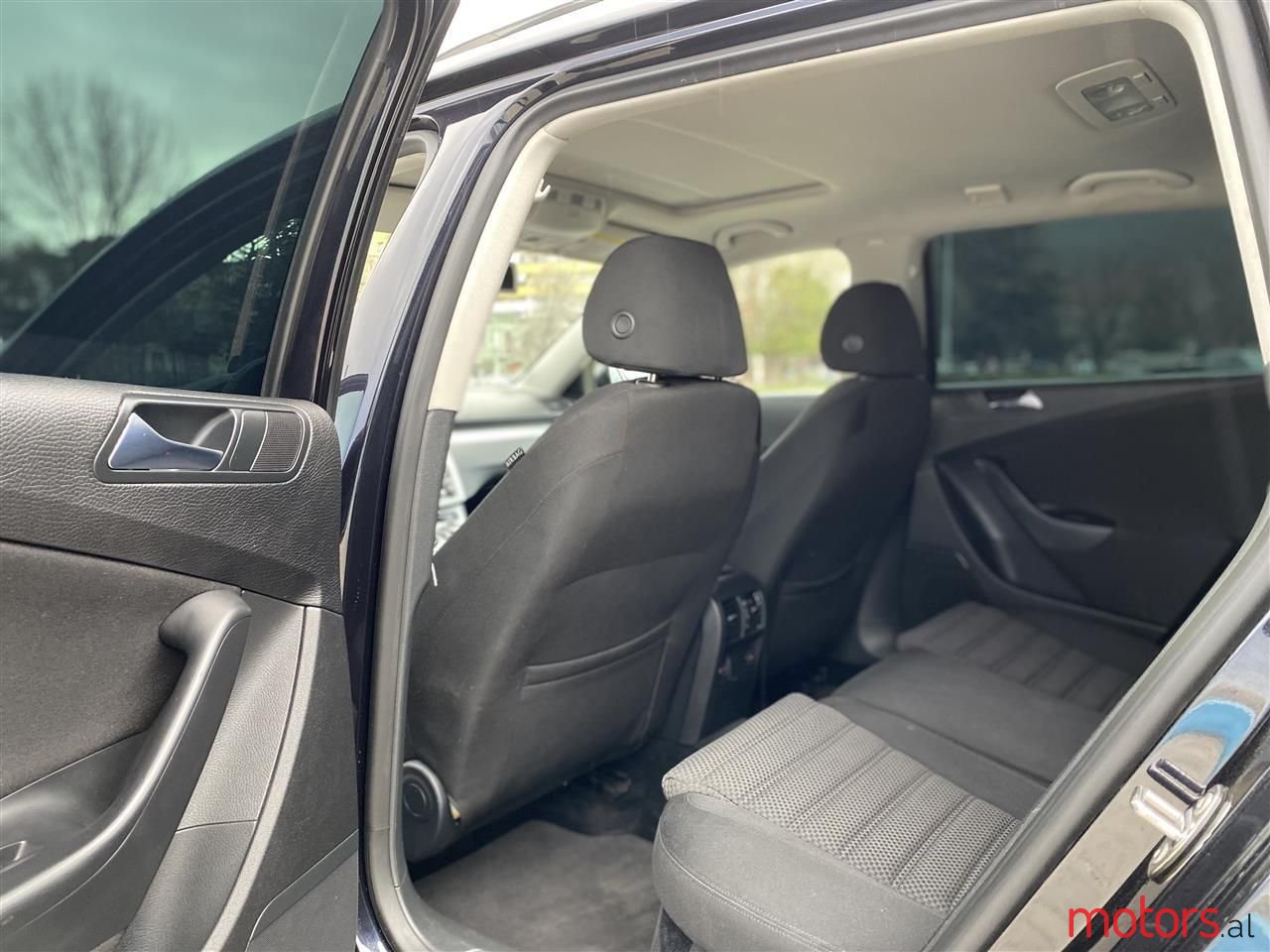 2008' Volkswagen Passat photo #5