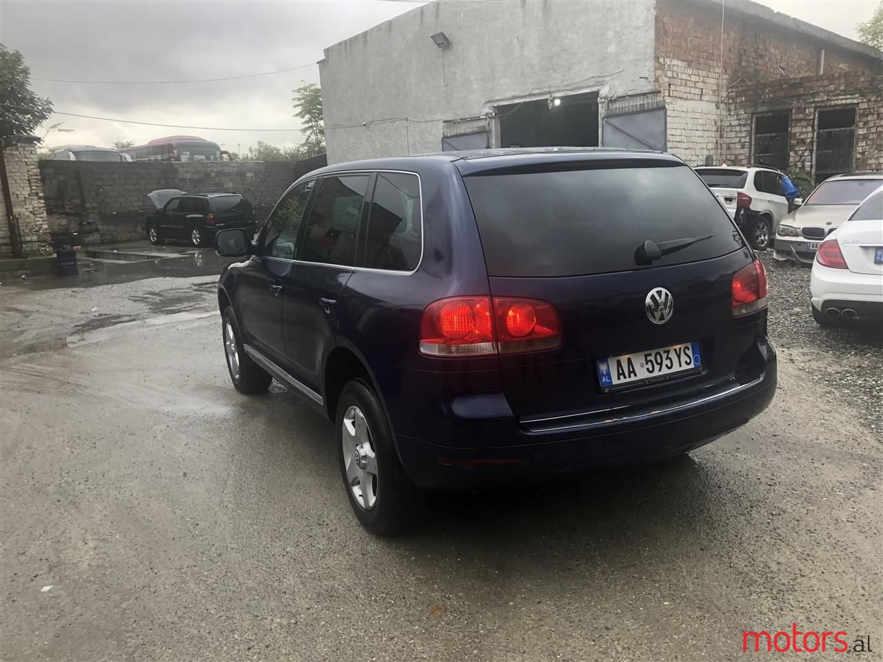 2005' Volkswagen Touareg photo #1