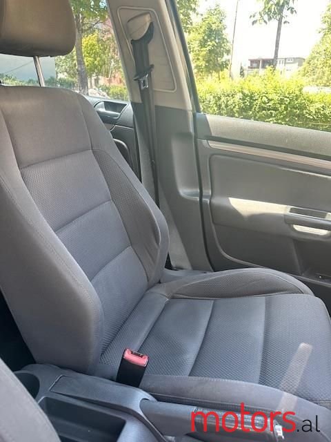 2008' Volkswagen Golf photo #4