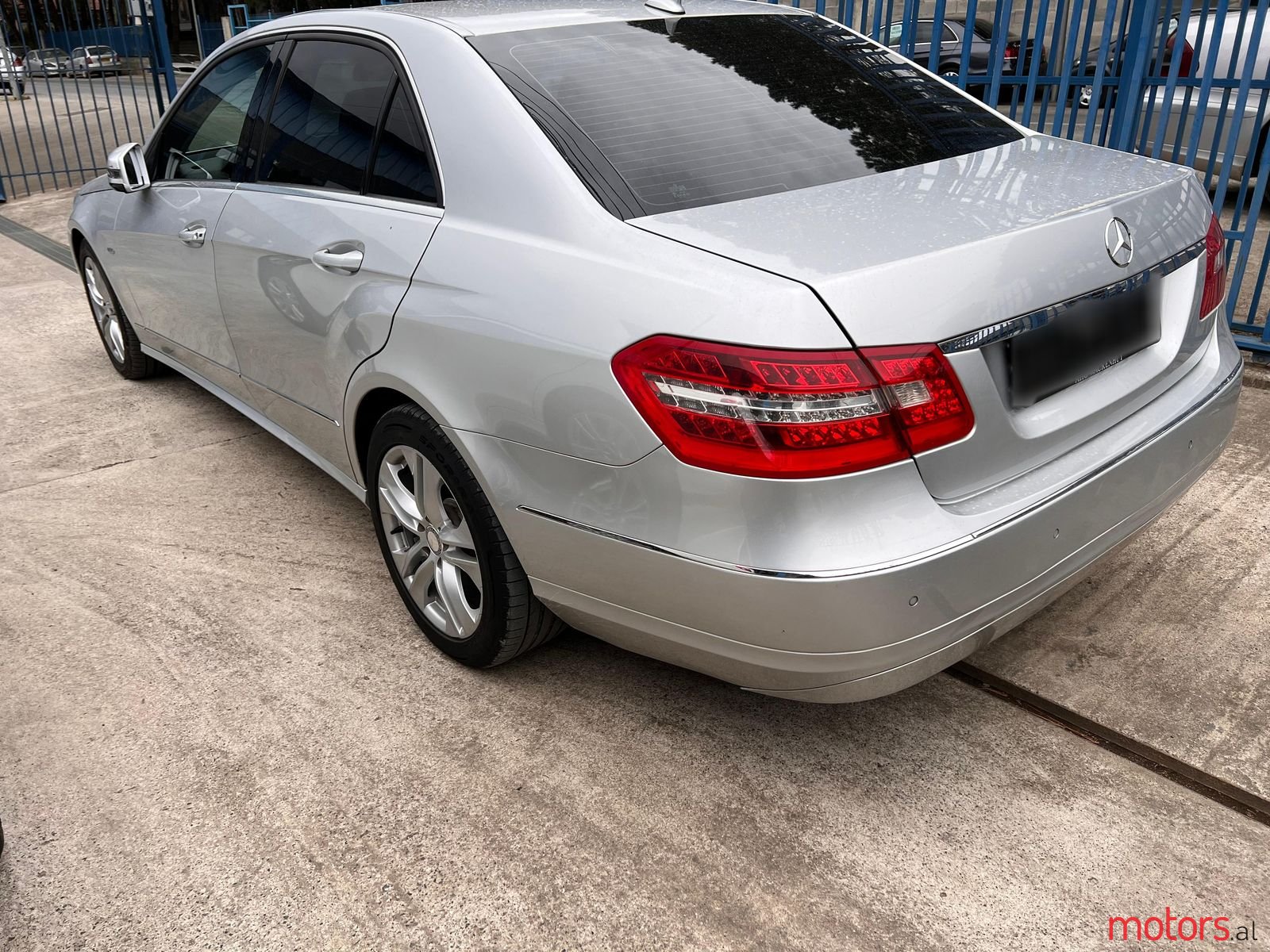 2009' Mercedes-Benz E 220 photo #5