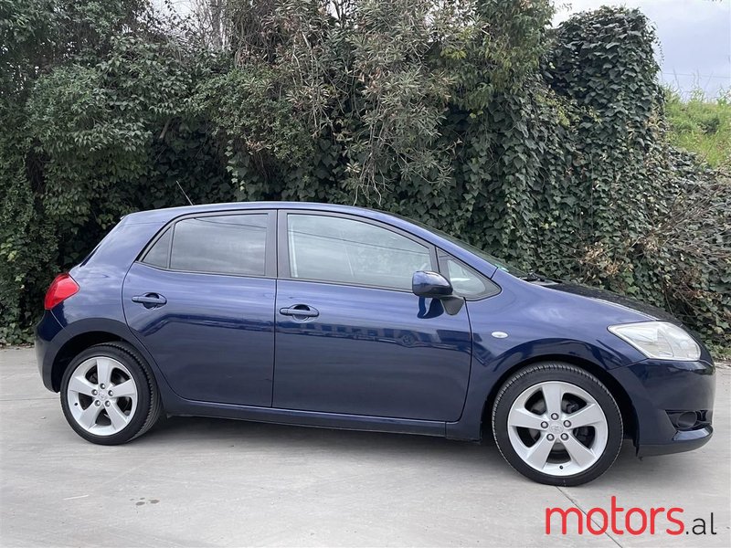 2008' Toyota Auris photo #2