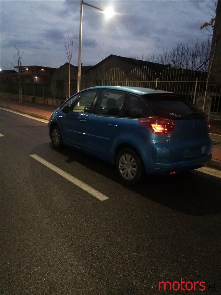 2008' Citroen C4 photo #2