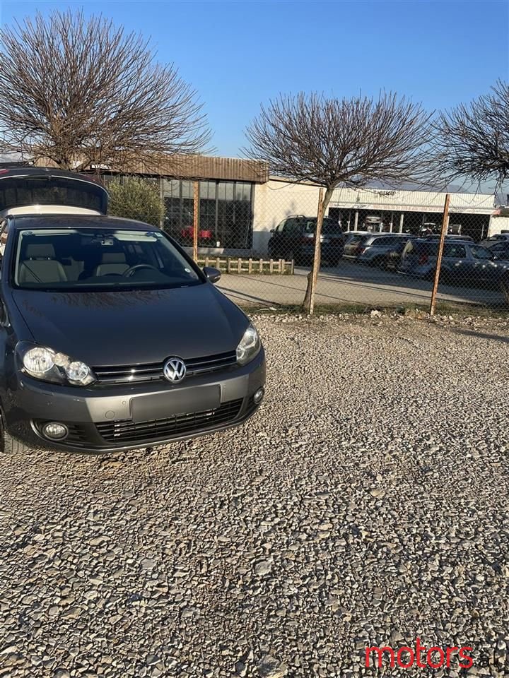 2011' Volkswagen Golf photo #2