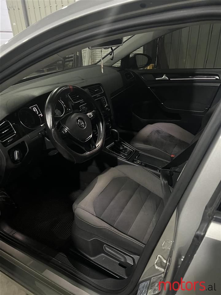 2015' Volkswagen Golf photo #4