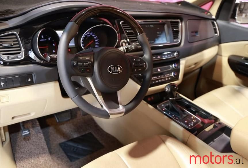 2017' Kia Carnival photo #6