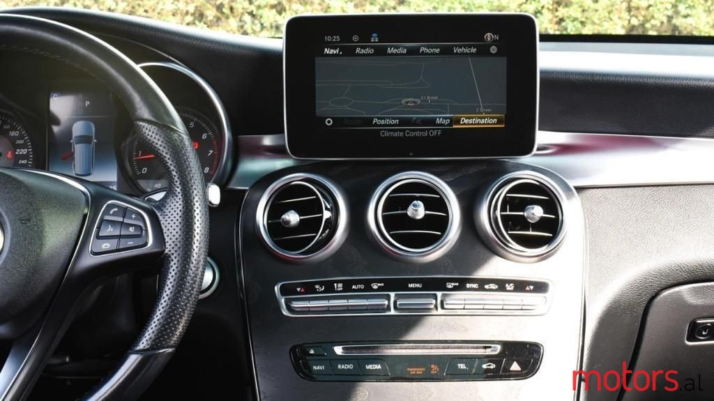 2019' Mercedes-Benz GLC 300 photo #5