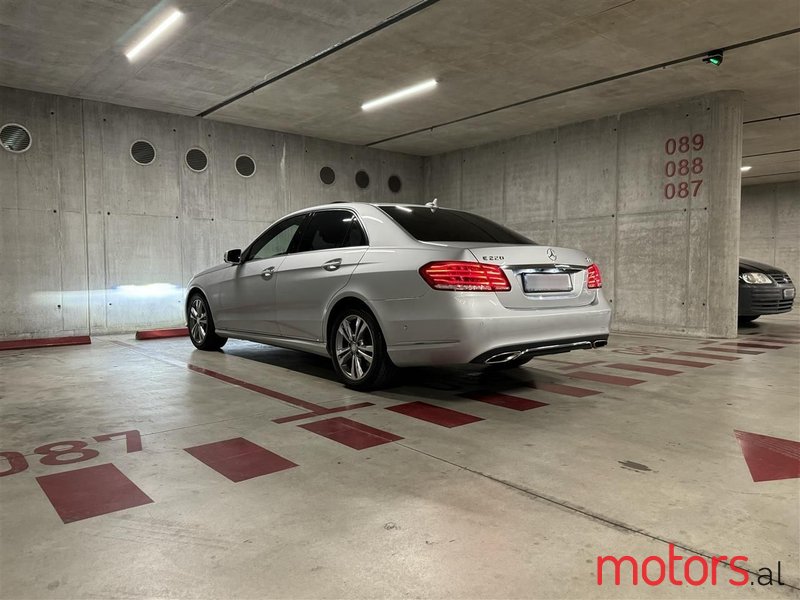 2014' Mercedes-Benz E 220 photo #6