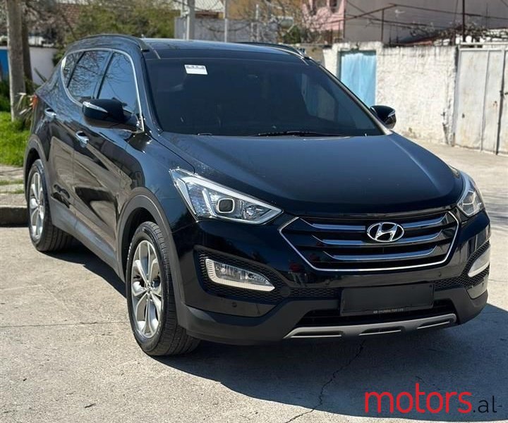 2013' Hyundai Santa Fe photo #3