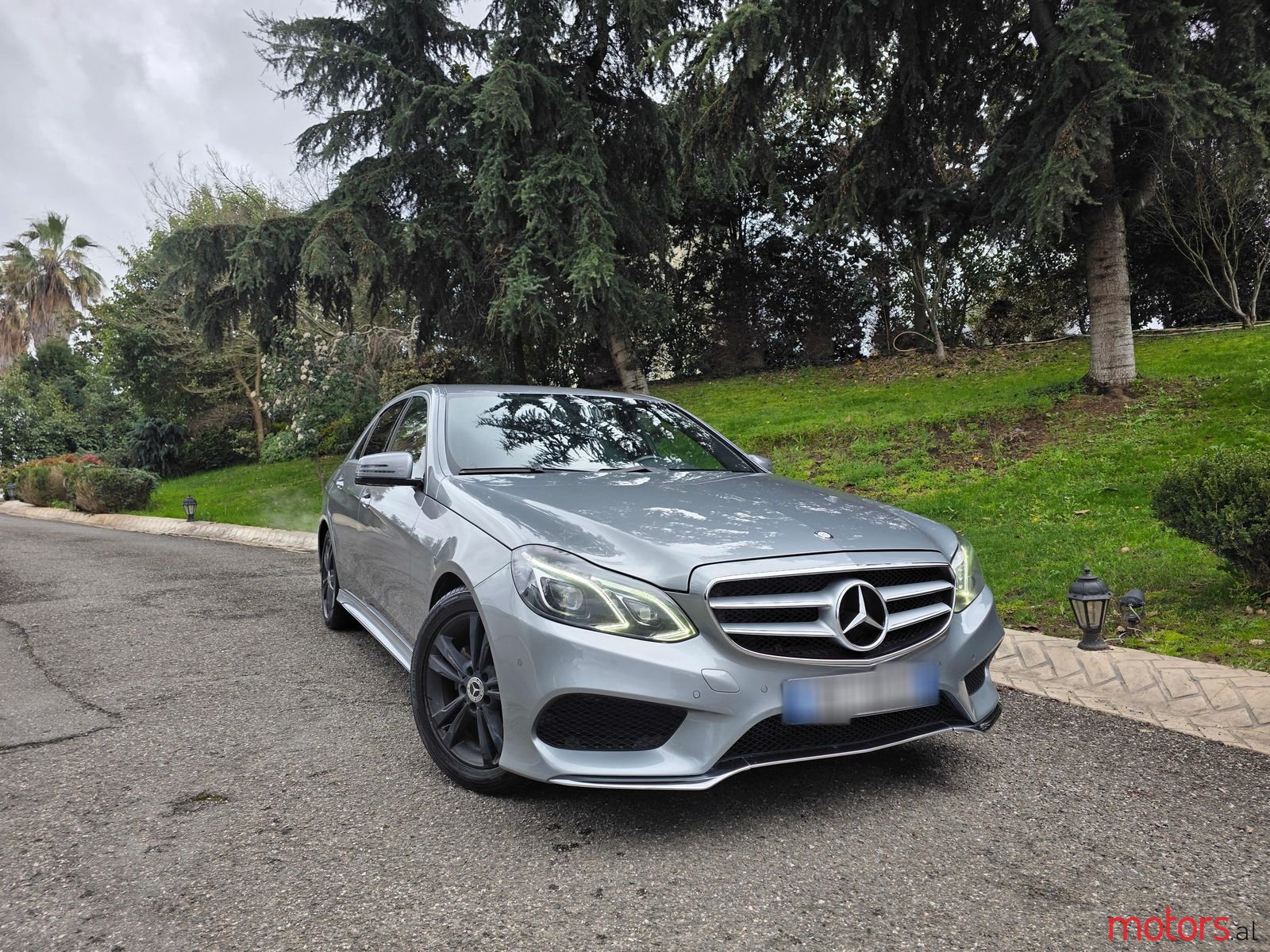 2013' Mercedes-Benz E 220 photo #1
