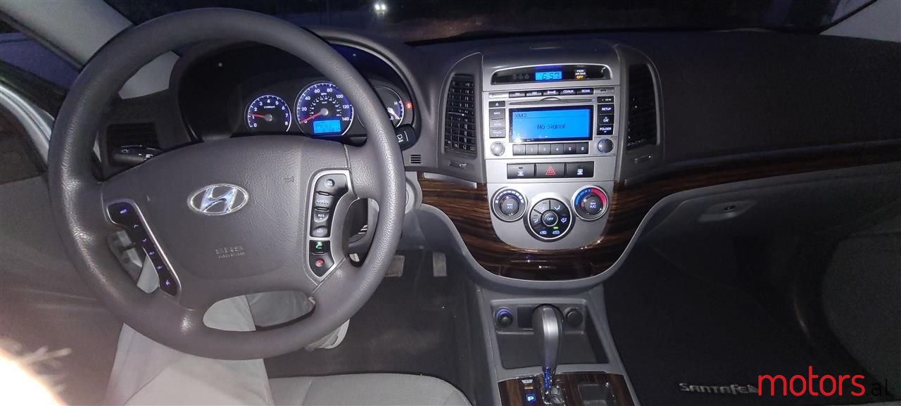 2011' Hyundai Santa Fe photo #5