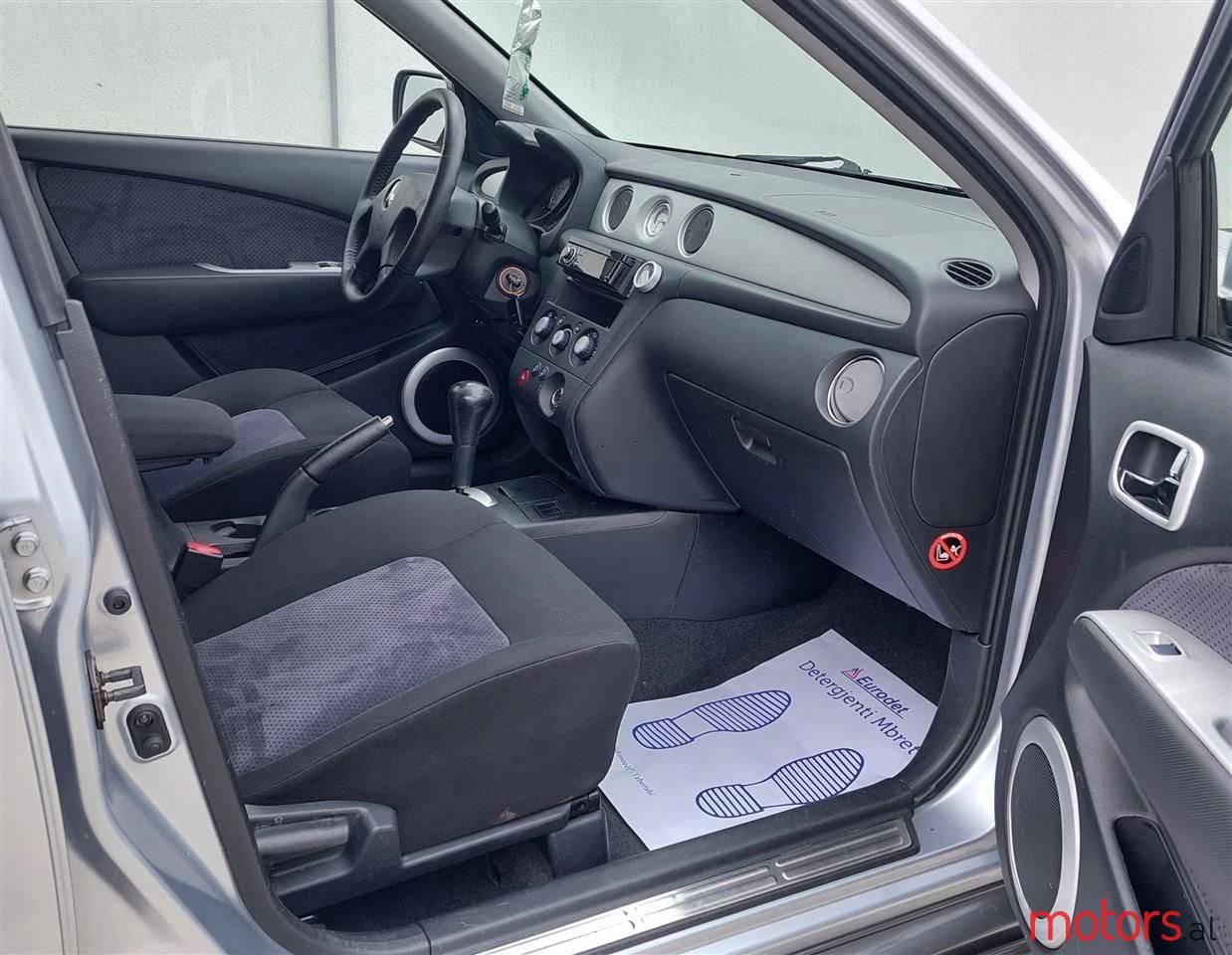 2004' Mitsubishi Outlander photo #3