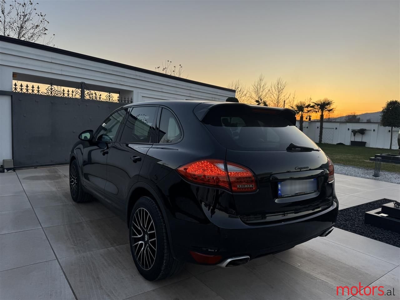 2011' Porsche Cayenne photo #3