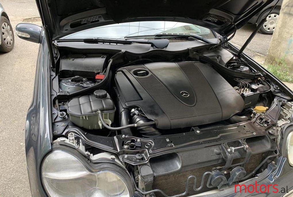 2004' Mercedes-Benz C 220 photo #4