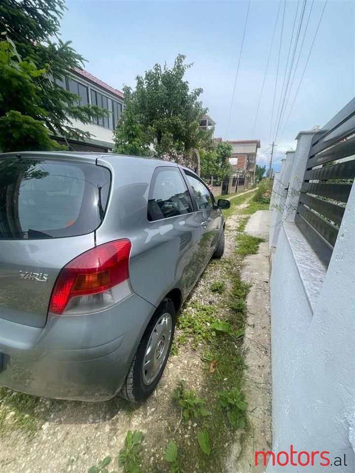 2010' Toyota Yaris photo #2