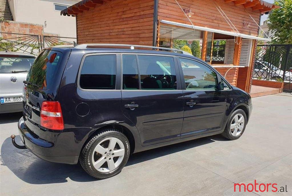2006' Volkswagen Touran photo #1