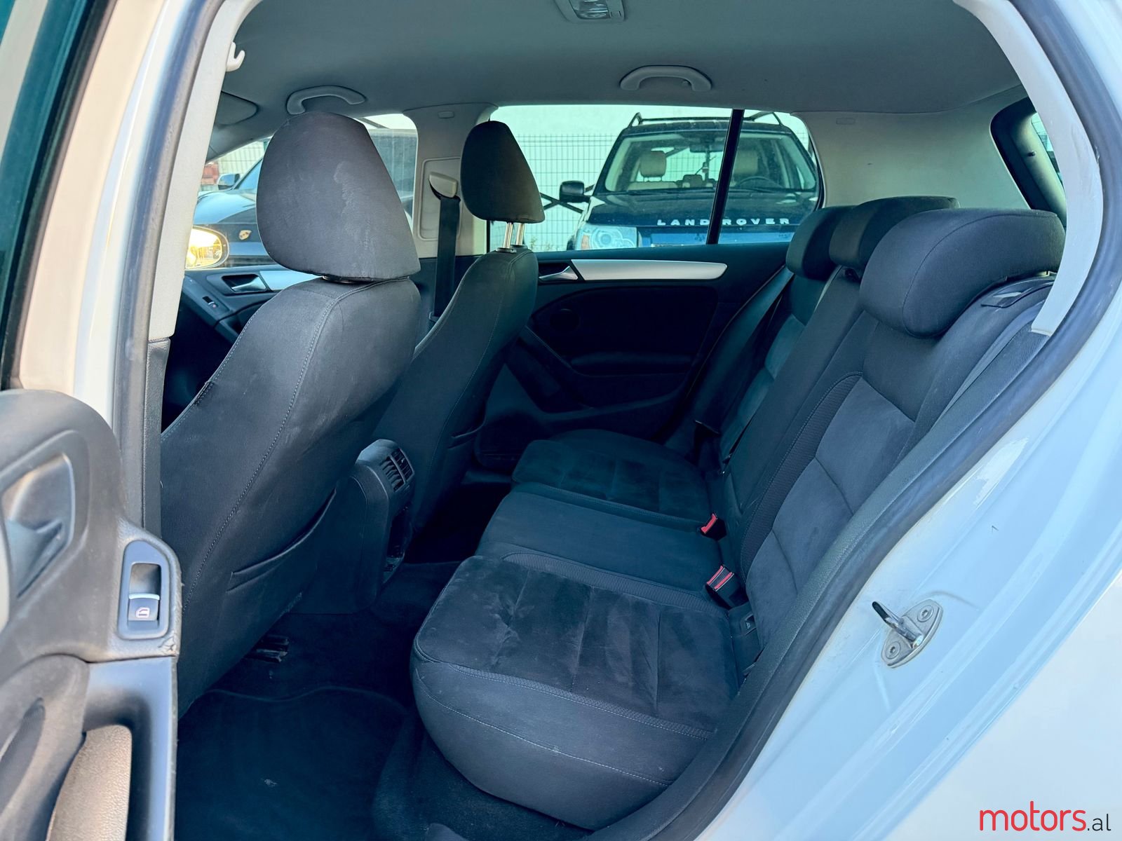 2009' Volkswagen Golf photo #4