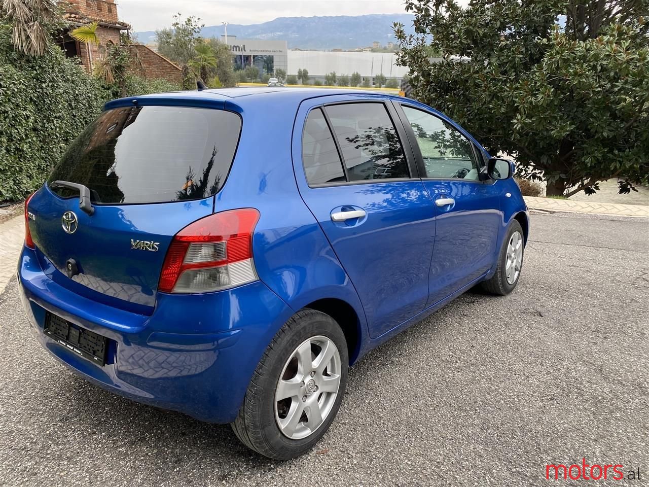 2011' Toyota Auris photo #2