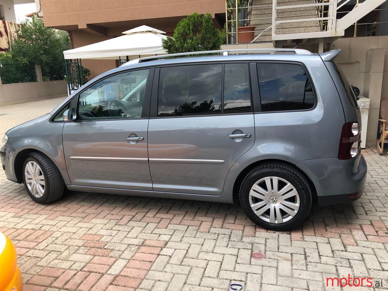 2007' Volkswagen Touran photo #3