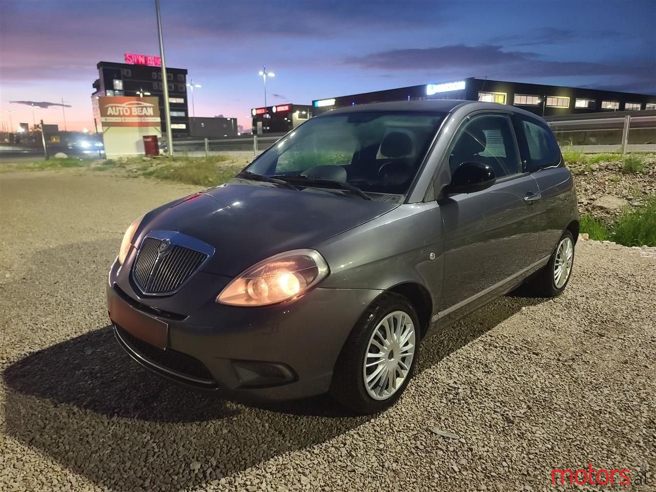 2011' Lancia Ypsilon photo #2