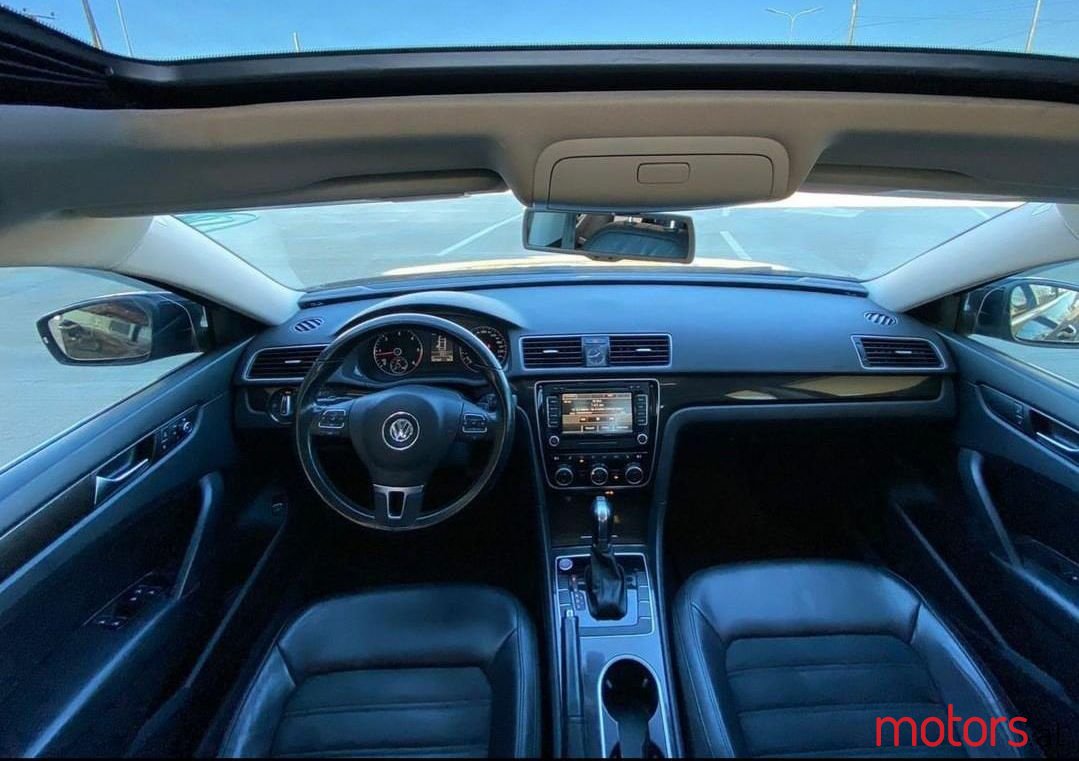 2013' Volkswagen Passat photo #3