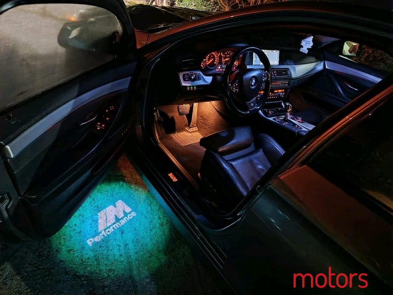 2012' BMW 528 photo #1