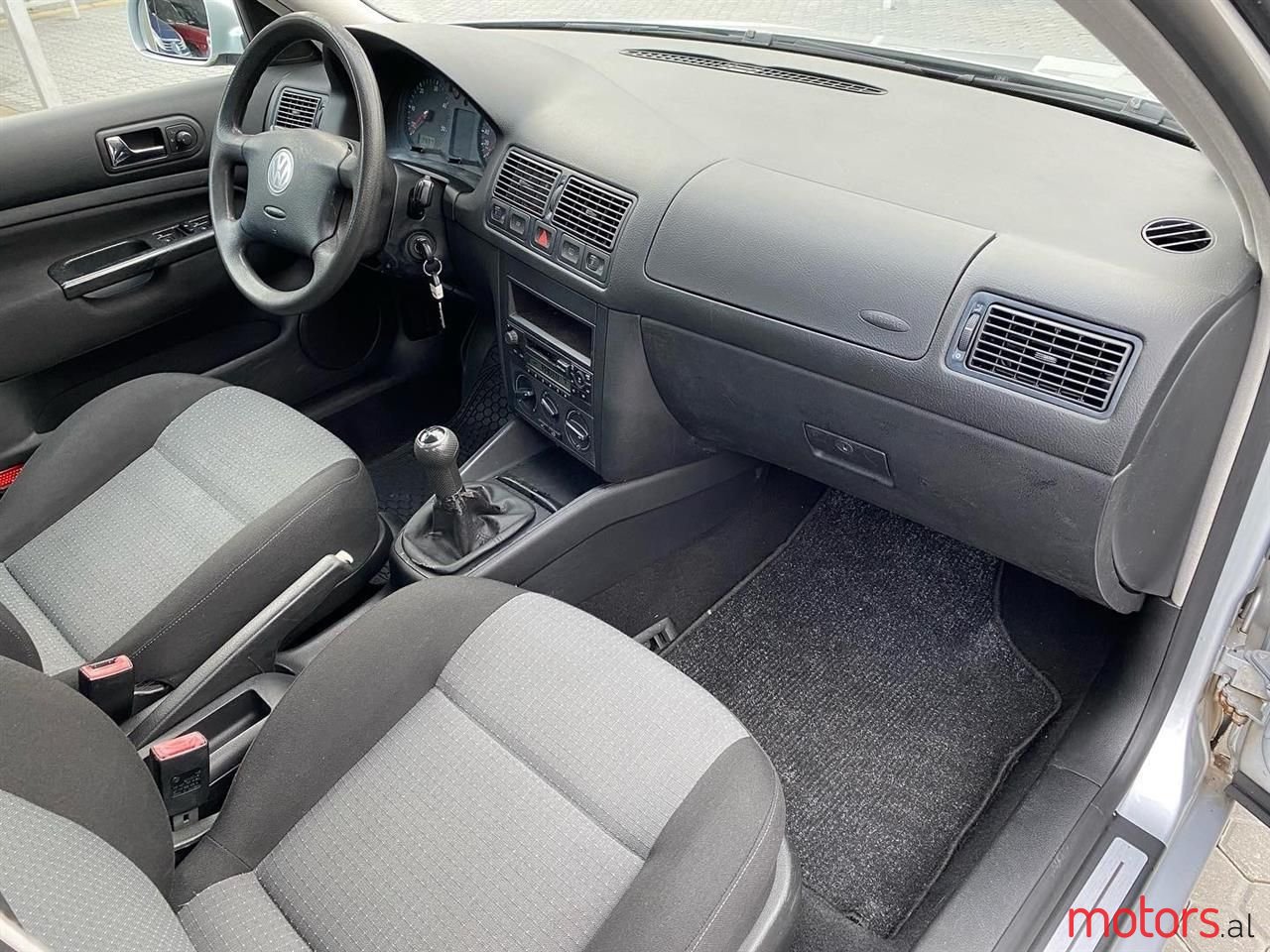 2003' Volkswagen Golf photo #3