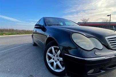 2001' Mercedes-Benz 220