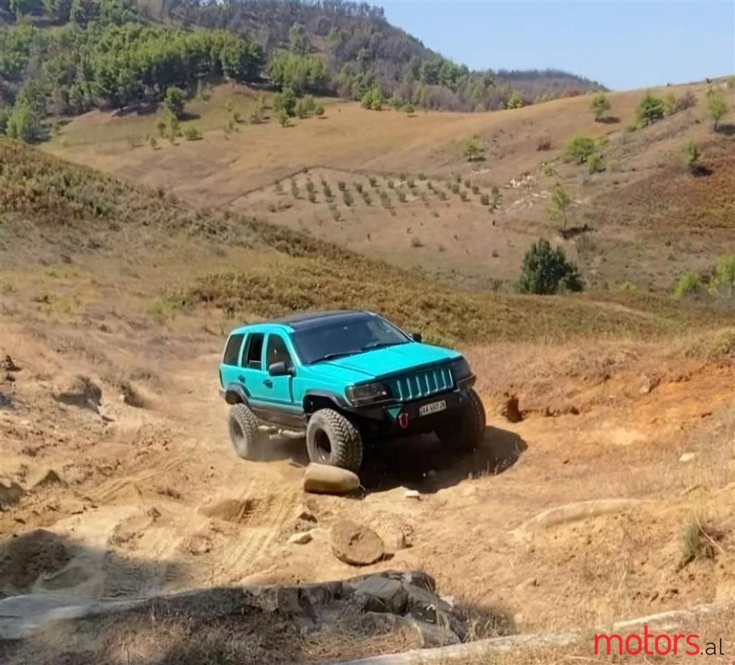 2002' Jeep Grand Cherokee photo #2