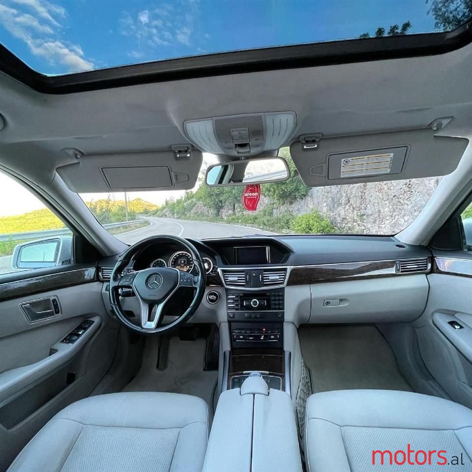 2011' Mercedes-Benz E 350 photo #3