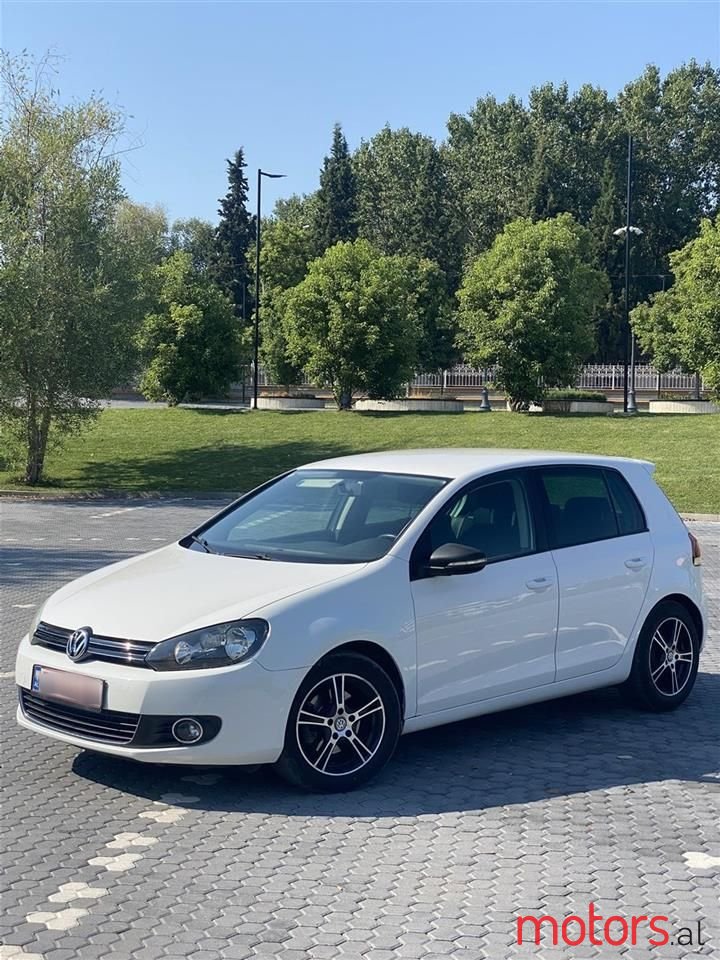 2009' Volkswagen Golf photo #1