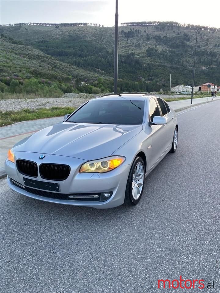 2011' BMW 528 photo #6