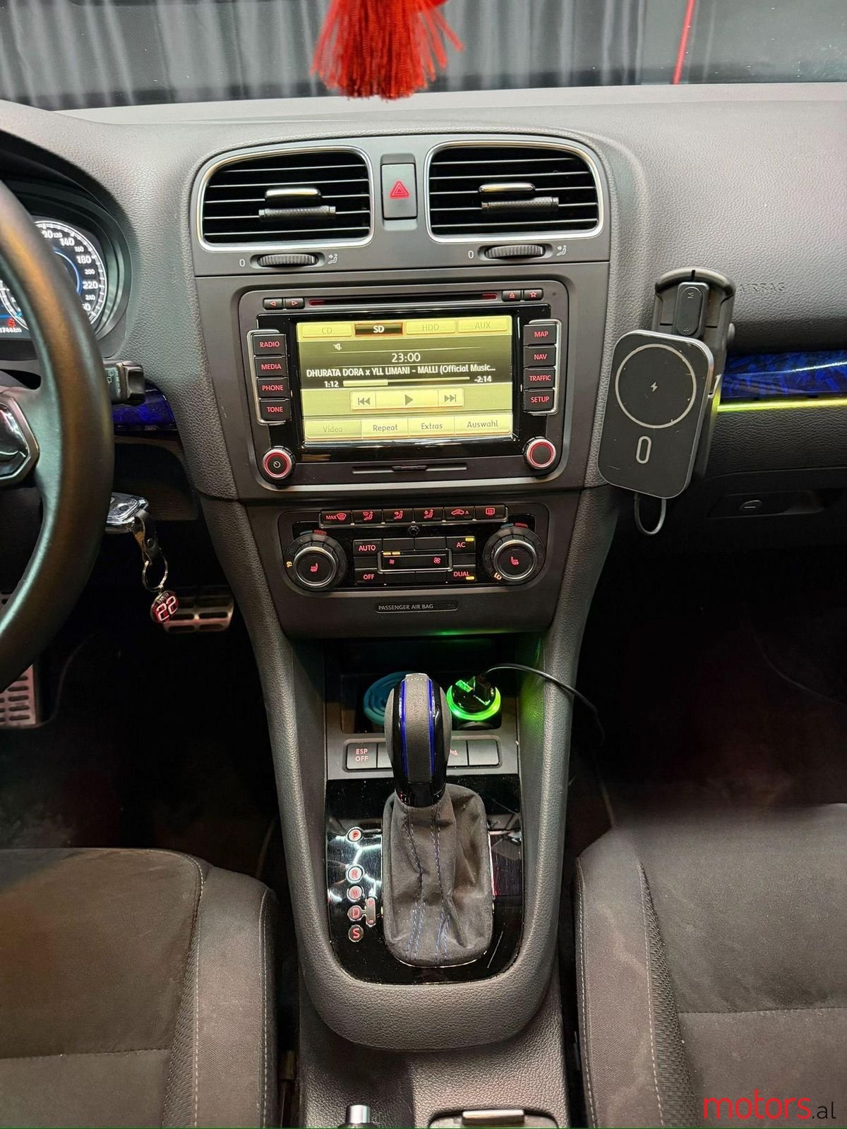 2010' Volkswagen Golf photo #5