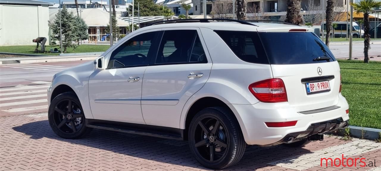 2011' Mercedes-Benz ML 350 photo #5