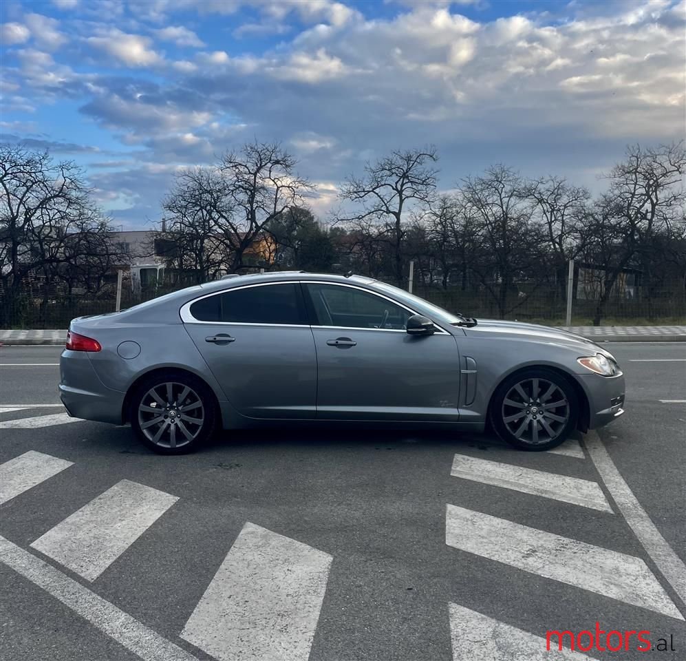 2011' Jaguar XF photo #3