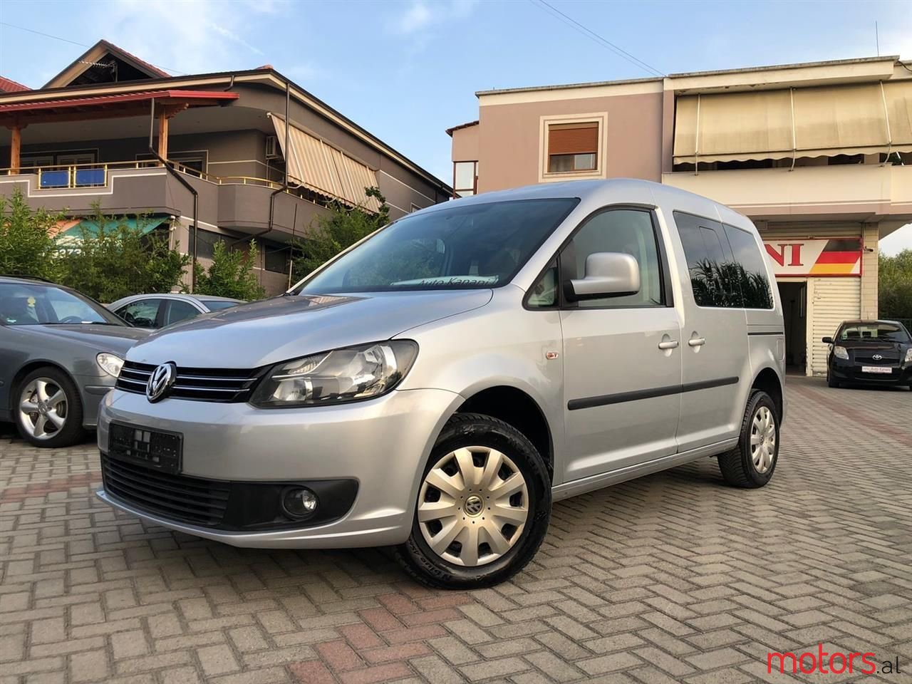 2011' Volkswagen Caddy photo #1