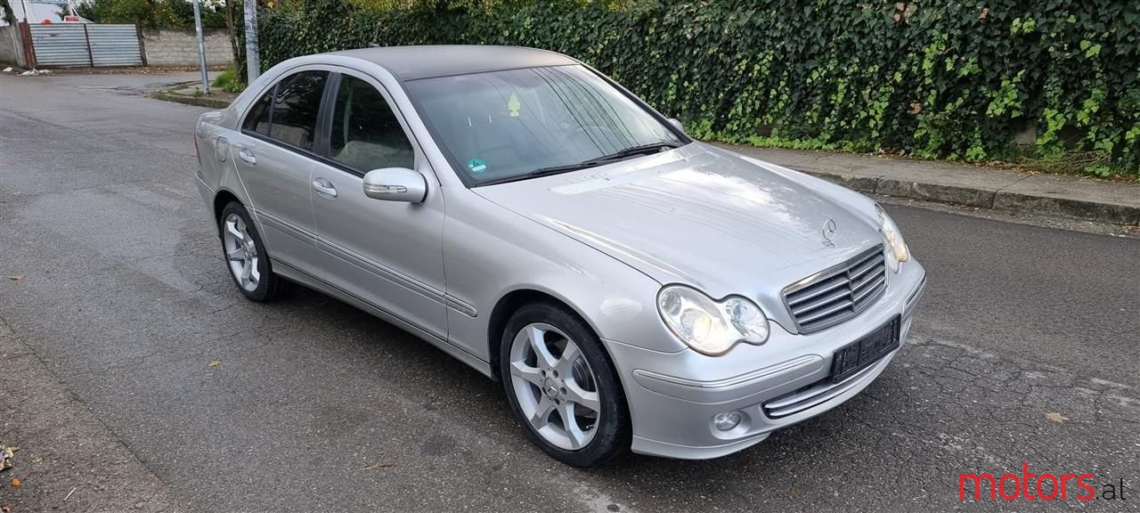 2004' Mercedes-Benz C 220 photo #2