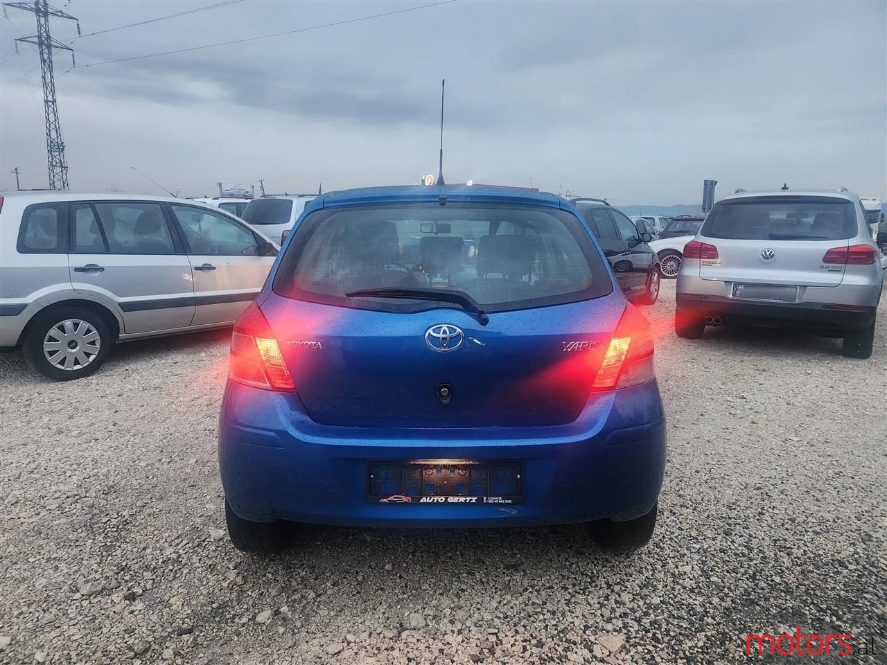 2011' Toyota Yaris photo #5